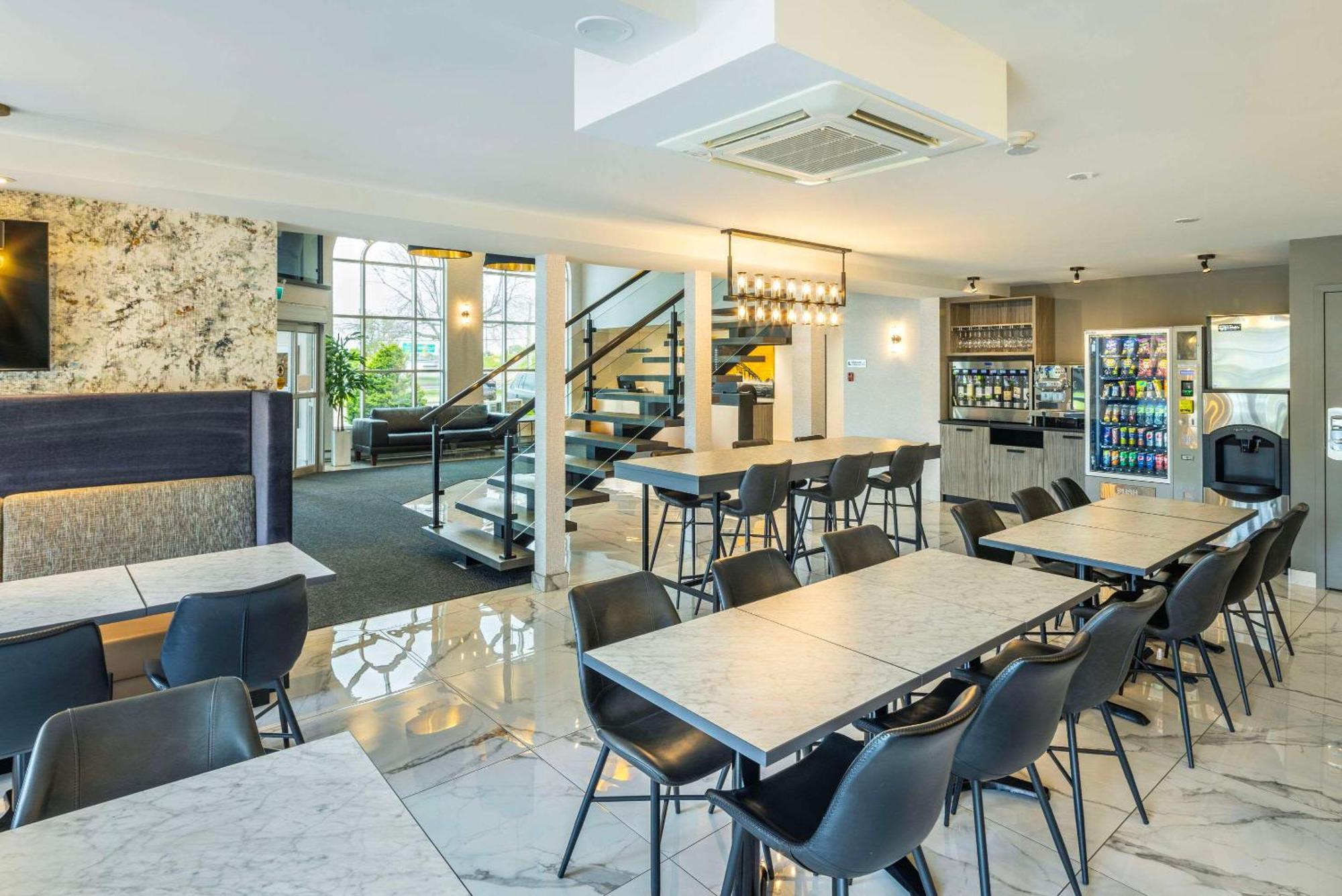 Les Suites De Laviolette Ascend Hotel Collection Trois-Rivières Екстериор снимка