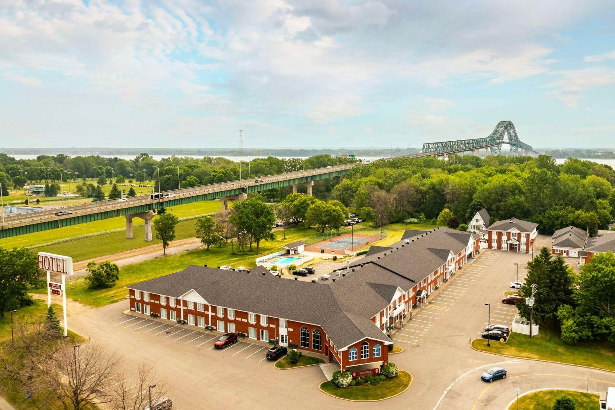 Les Suites De Laviolette Ascend Hotel Collection Trois-Rivières Екстериор снимка
